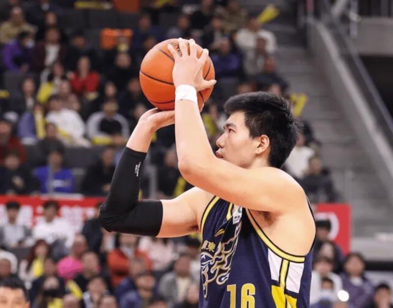 乐鱼体育-广东87-71同曦2喜2忧!胡明轩+焦泊乔复苏,杜润旺防守仍差!